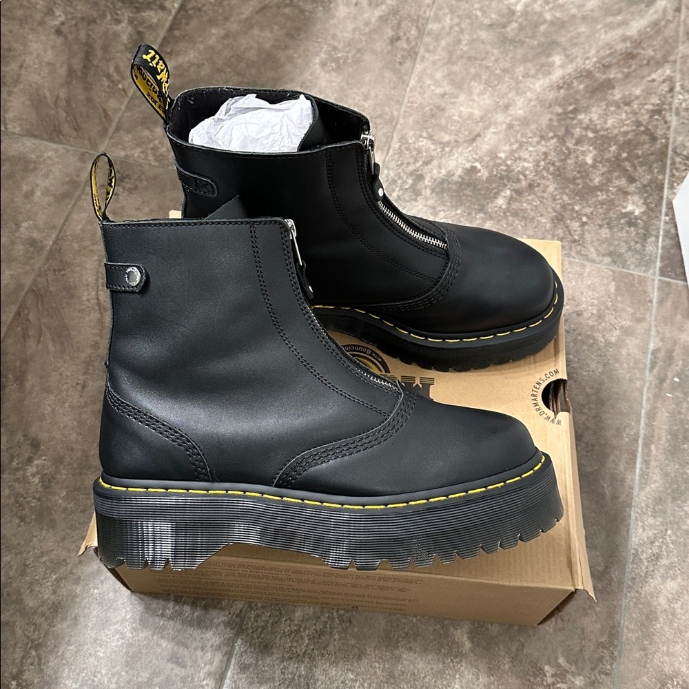 Dr. Martens Black Smooth Leather “Jetta”